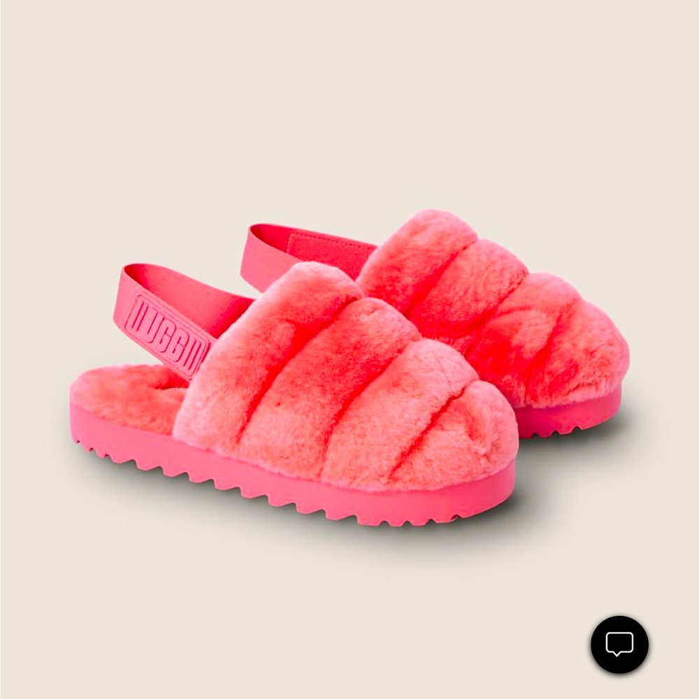 UGGS SLIPPERS